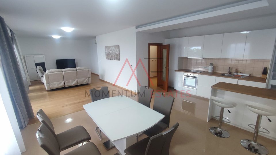 Ičići, 2 bedroom apartment with living room, seaview and garage parking space
