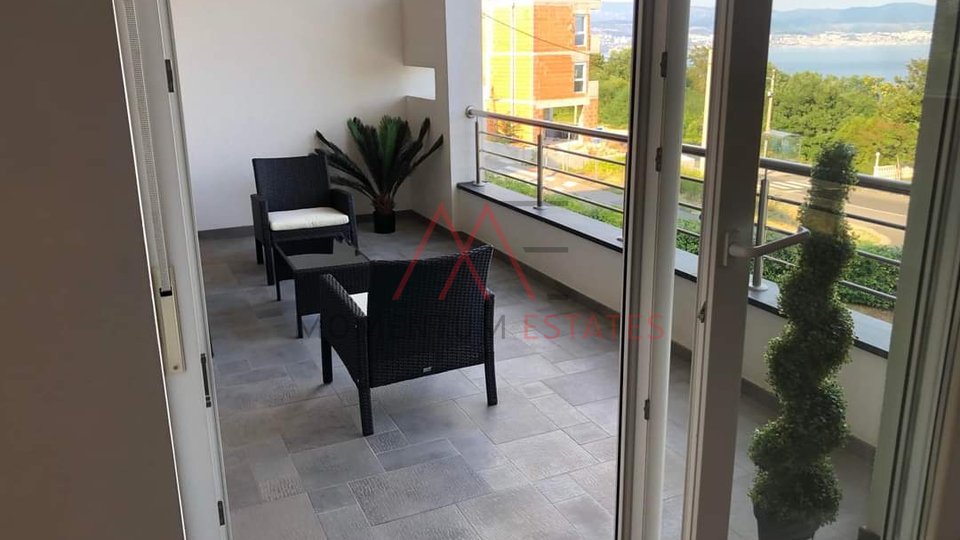 Ičići, 2 bedroom apartment with living room, seaview and garage parking space