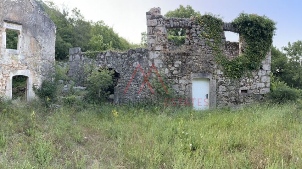 Bribir, zemljište s dvije ruševine