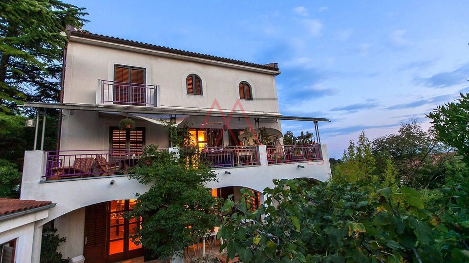 Novi Vinodolski, dvije kuće u centru grada